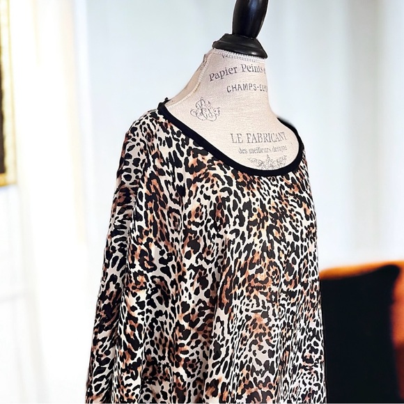 🐆 Swim cover up. Semi sheer poncho. Gorgeous light and airy Leopard print 1X-2X - Picture 9 of 16